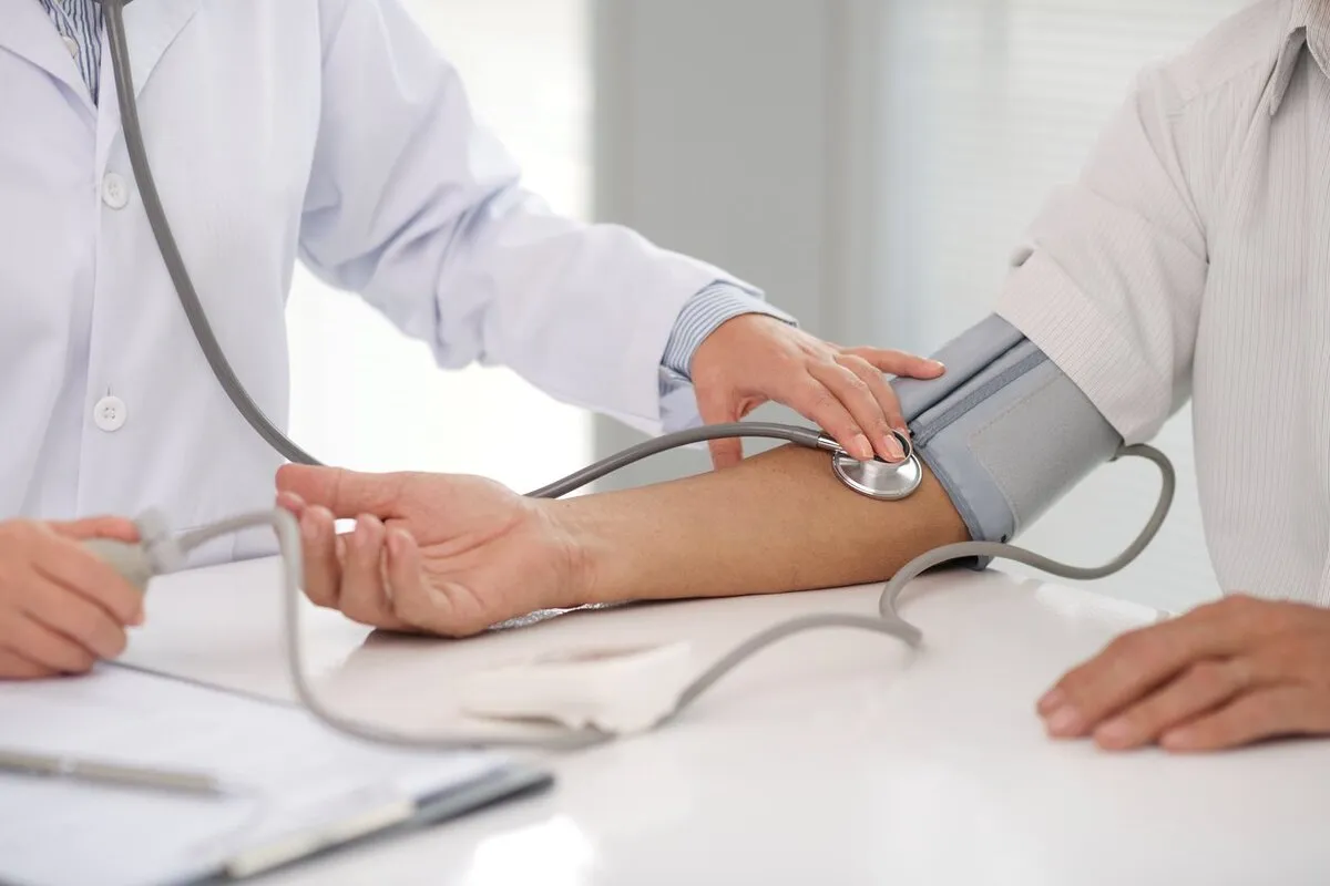 Nadciśnienie tętnicze — przyczyny, objawy i leczenie